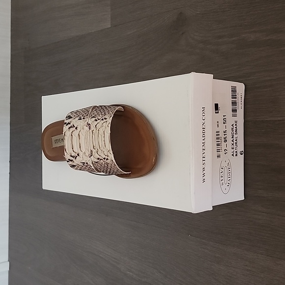 Flat sandals - Picture 2 of 2